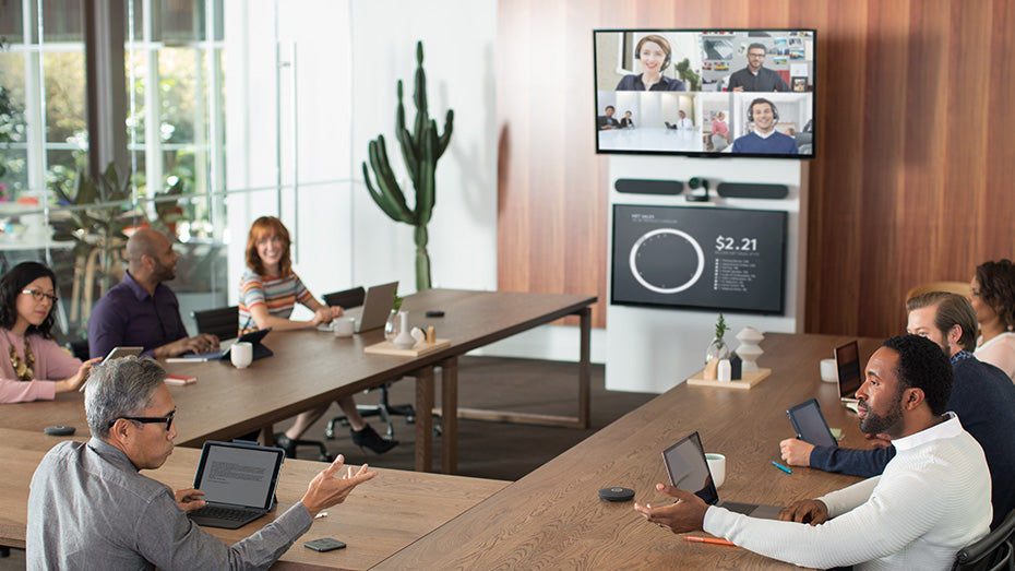 Presis Logitech Room Solutions presentatie voor grote ruimtes