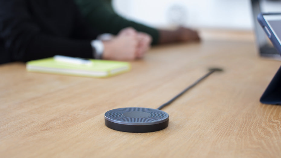 Extra microfoon voor Logitech meetup op bureau visualisatie setup